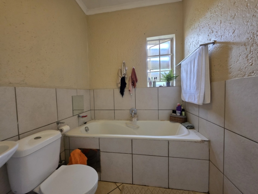 2 Bedroom Property for Sale in Rustenburg Central North West